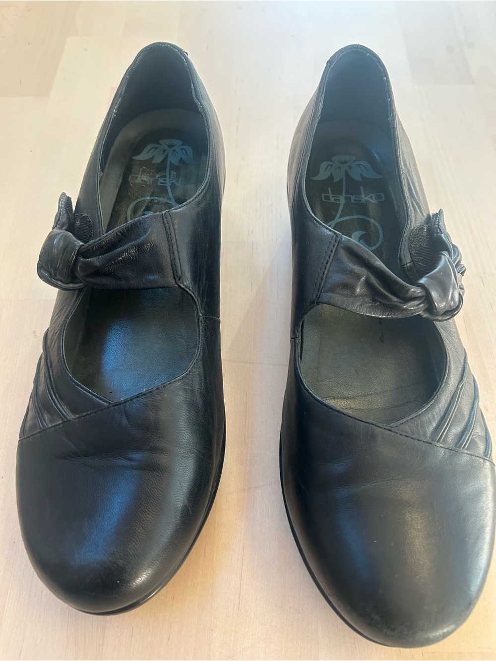 Women’s size EU 42/US 11 Dansko Black Leather Twist-Strap Mary Jane